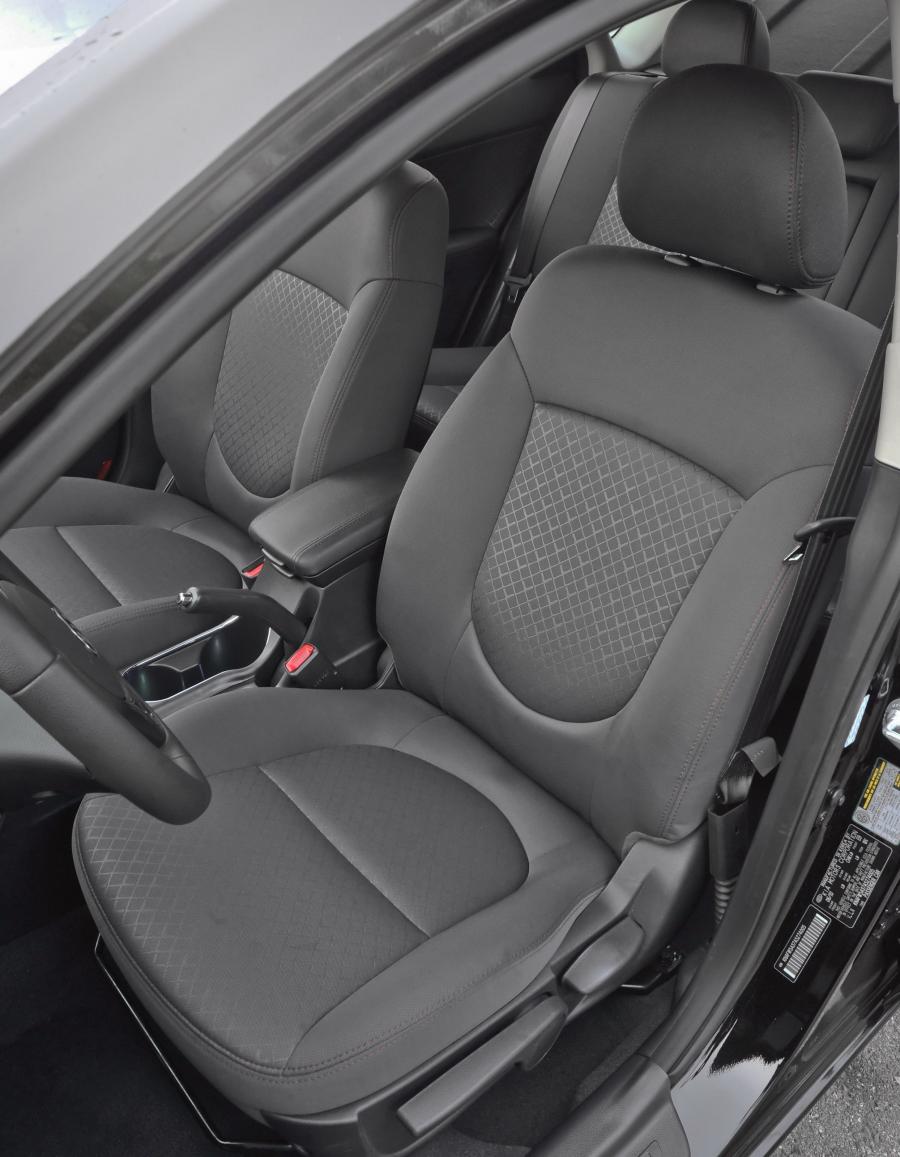  Kia Forte 5-Door 2011 года  (фото 10 из 89)